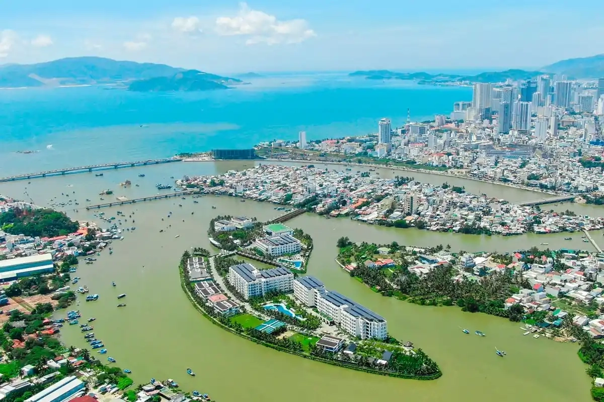 Остров Чампа в Нячанге на реке Кай, вид сверху