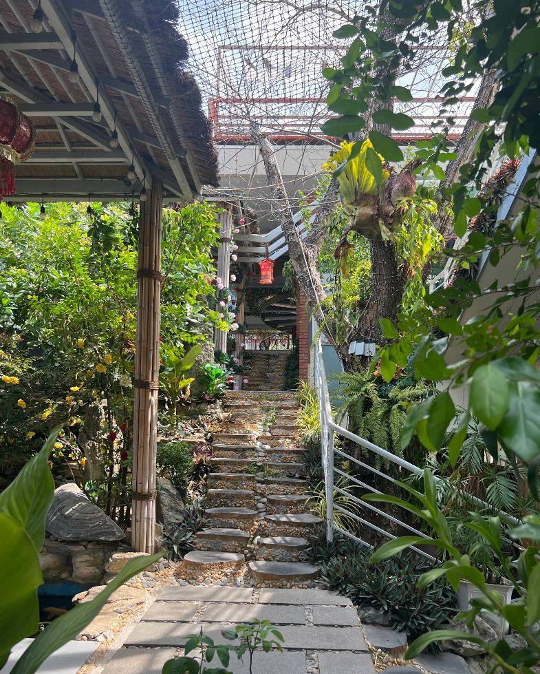 Кафе с вертолётом Koi Garden