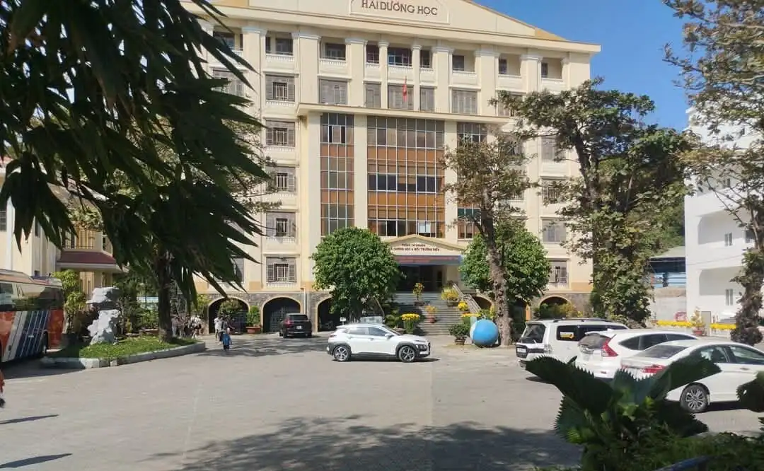 Главный вход в Институт океанографии Нячанга