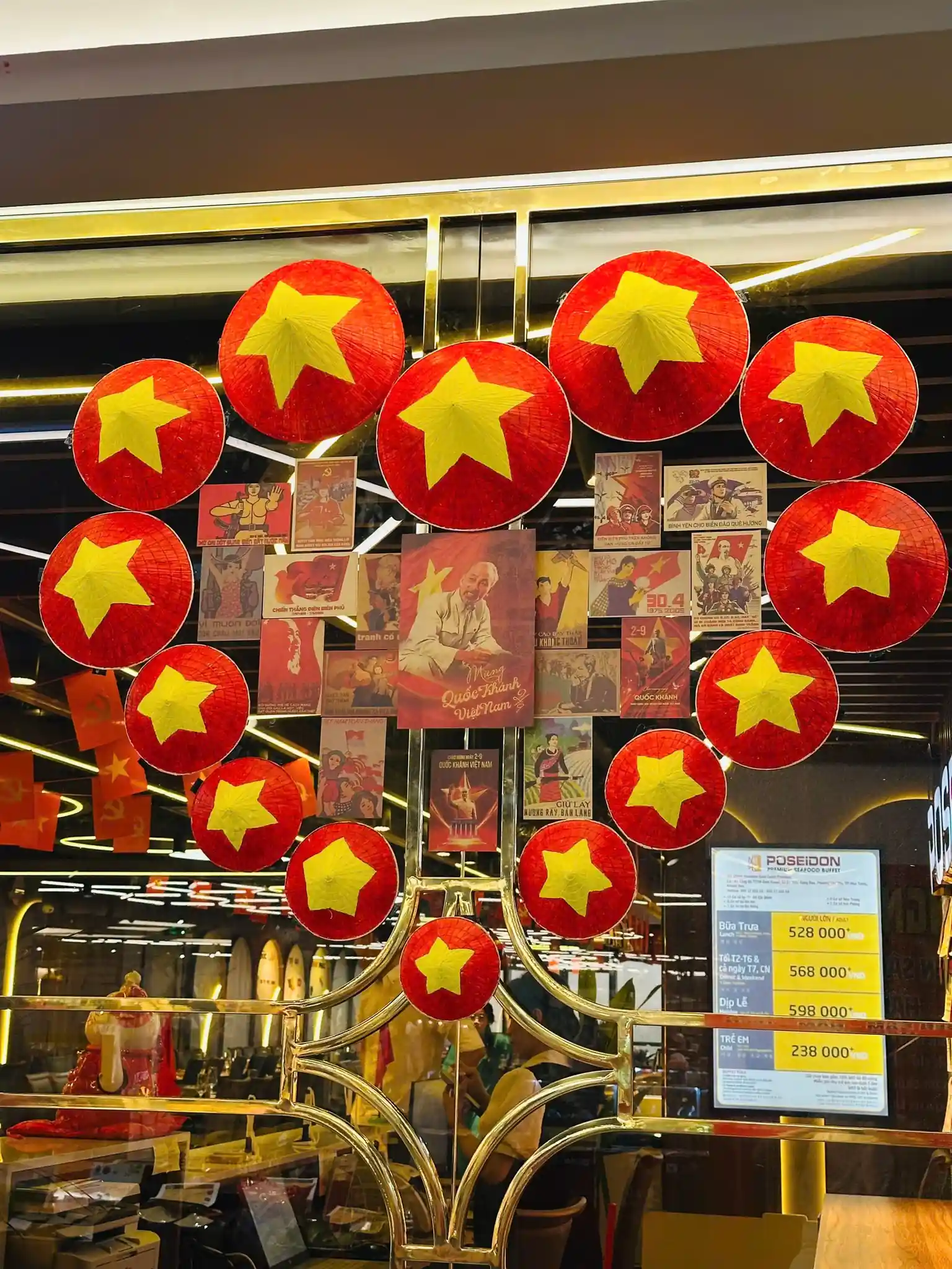 Праздничное оформление в Gold Coast Mall Nha Trang