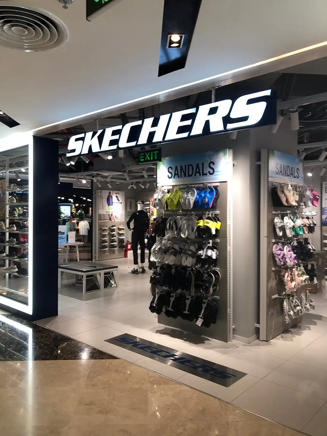 Магазин Skechers в Gold Coast Mall Nha Trang